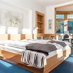 Davos Inn (Adults Only) Hotell 3*